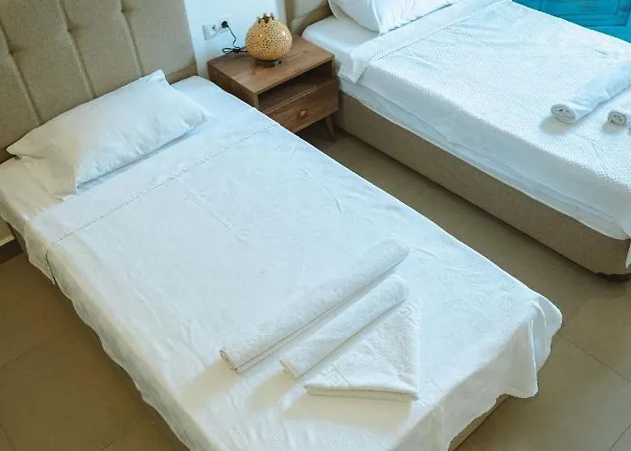 Lemon Garden Tuerkbuekue Hotel *